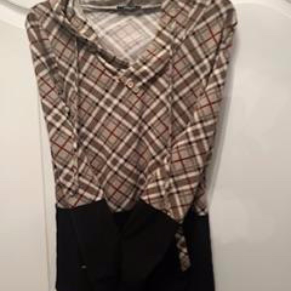 VALOLIA M/Size Long Sleeve Hoodie Accent Draw Stings & Buttons w/Pockets.